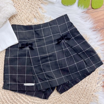  Conj. Colete de Pelinho, Blusa Gola Alta e Short Saia Quadriculado - Off White e Preto